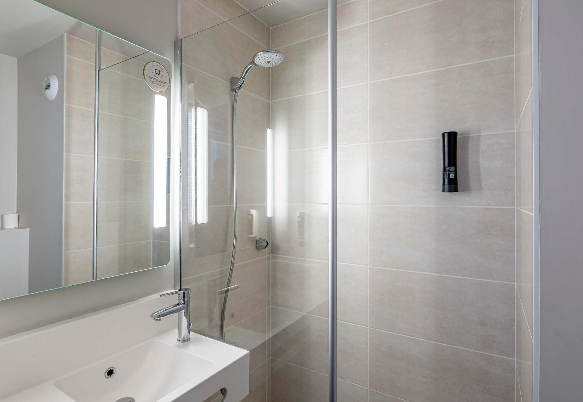 B&B Hotel Bordeaux Le Haillan 3 Etoiles Exterior photo